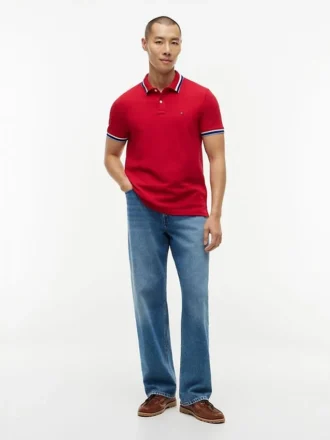 Polo com detalhes em contraste de corte regular