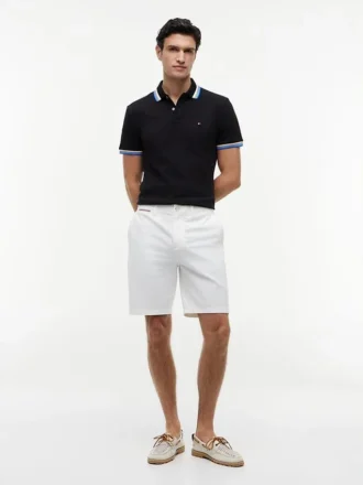 Polo com detalhes em contraste de corte regular