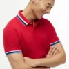 Polo com detalhes em contraste de corte regular Polo com detalhes em contraste de corte regular