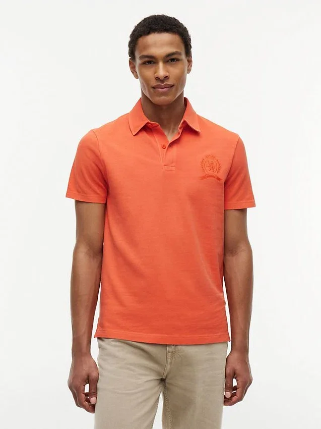 Polo com emblema tingido na peça, corte regular Polo com emblema tingido na peça, corte regular
