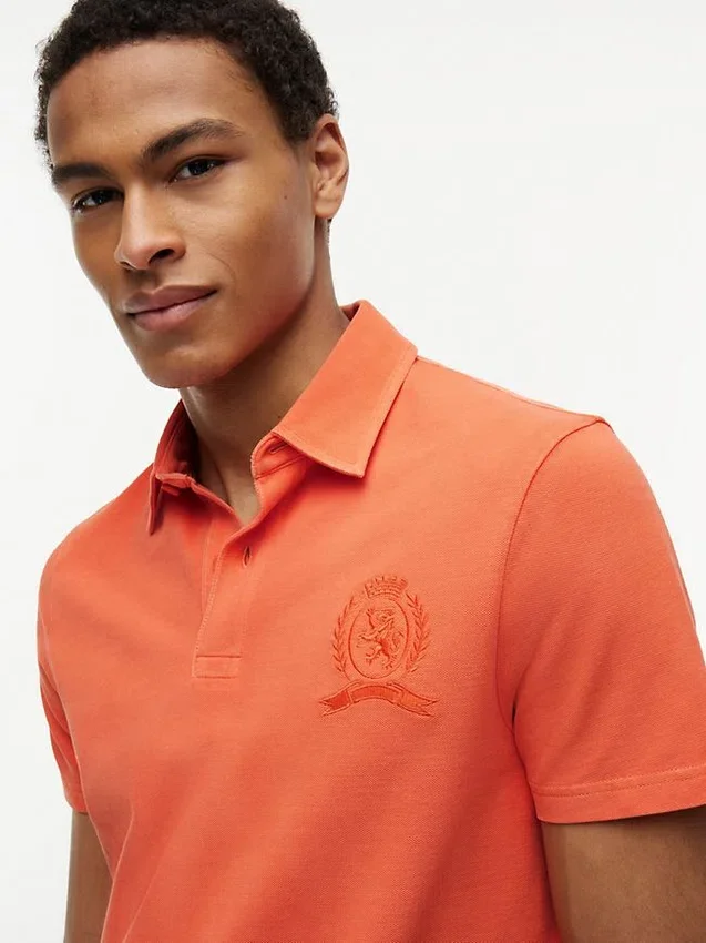 Polo com emblema tingido na peça, corte regular Polo com emblema tingido na peça, corte regular