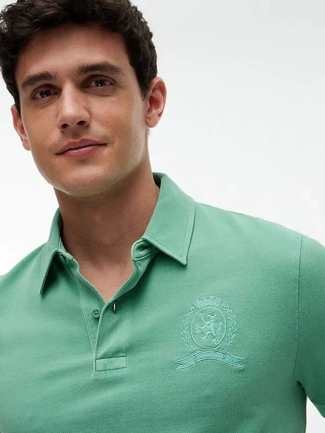Polo com emblema tingido na peça, corte regular Polo com emblema tingido na peça, corte regular