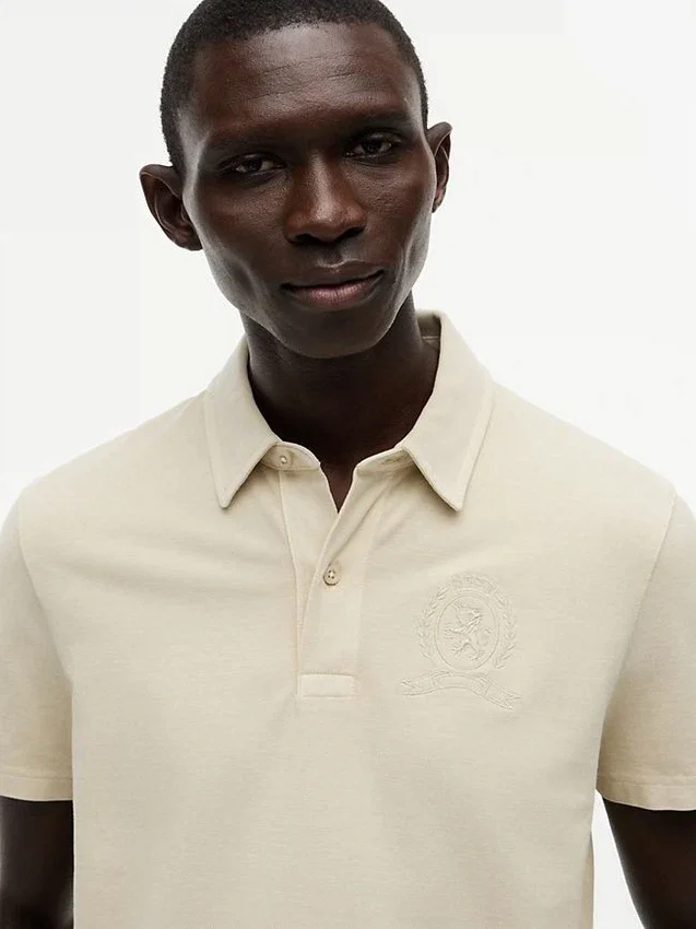 Polo com emblema tingido na peça, corte regular Polo com emblema tingido na peça, corte regular