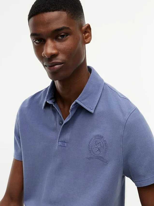Polo com emblema tingido na peça, corte regular Polo com emblema tingido na peça, corte regular