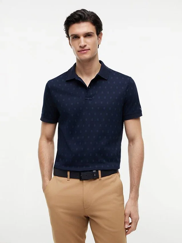 Polo com estampado de bandeiras em toda a peça Polo com estampado de bandeiras em toda a peça