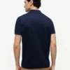 Polo com estampado de bandeiras em toda a peça Polo com estampado de bandeiras em toda a peça
