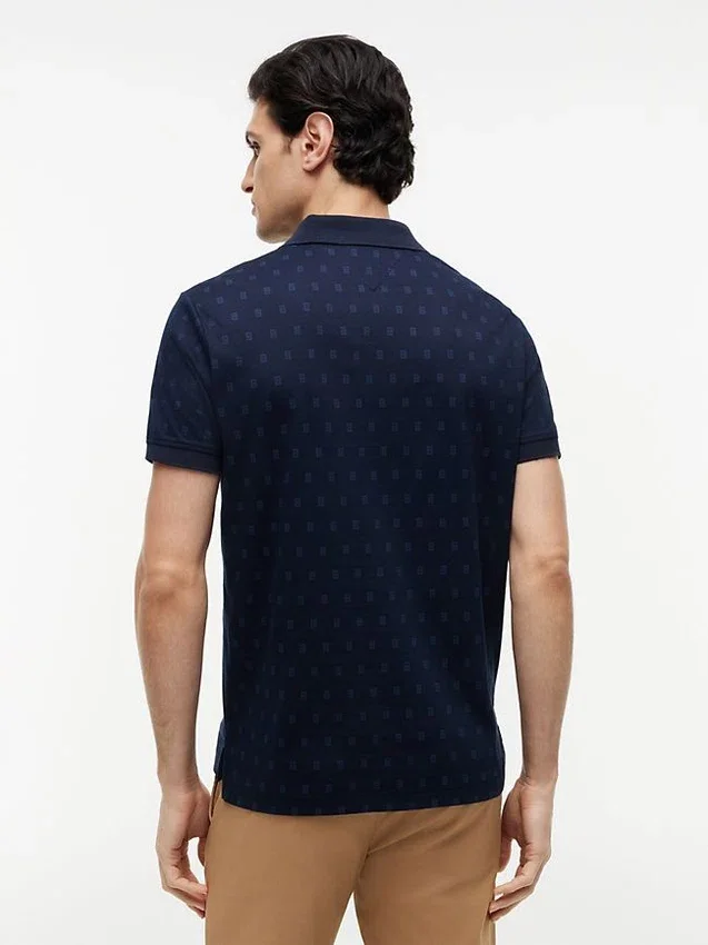 Polo com estampado de bandeiras em toda a peça Polo com estampado de bandeiras em toda a peça