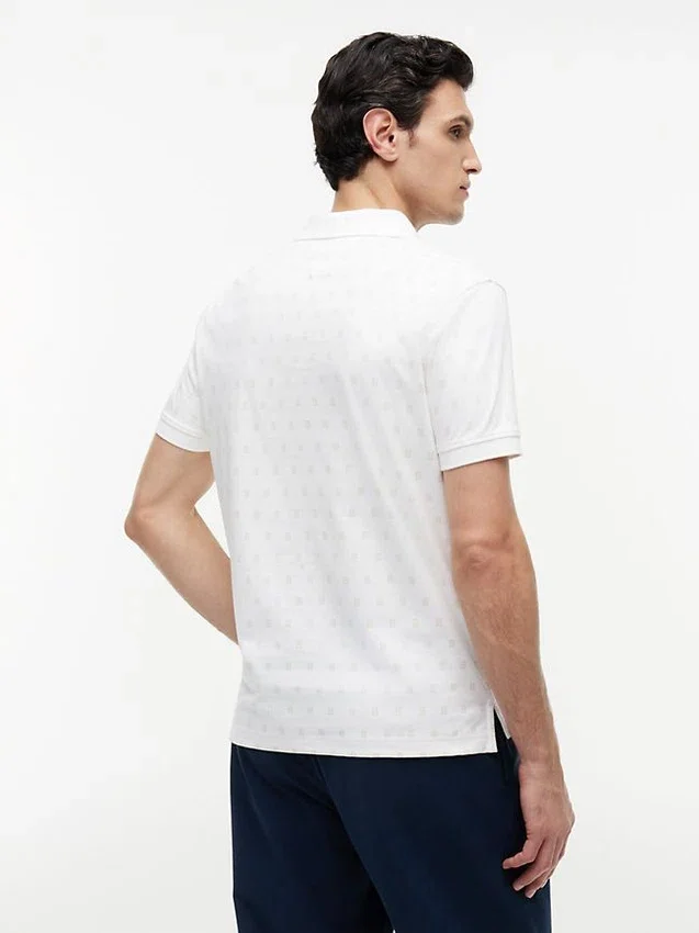 Polo com estampado de bandeiras em toda a peça Polo com estampado de bandeiras em toda a peça