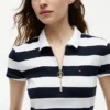 Polo com fecho e riscas de râguebi, corte justo Polo com fecho e riscas de râguebi, corte justo