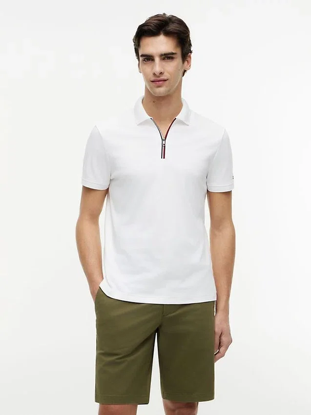 Polo com fecho em algodão liso, corte regular Polo com fecho em algodão liso, corte regular