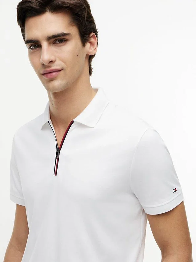 Polo com fecho em algodão liso, corte regular Polo com fecho em algodão liso, corte regular