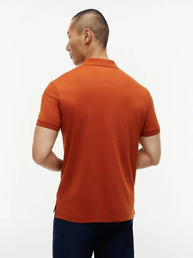 Polo com fecho em algodão liso, corte regular Polo com fecho em algodão liso, corte regular