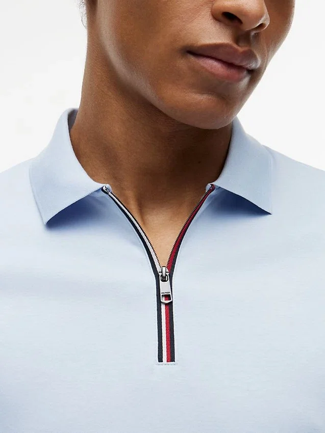 Polo com fecho em algodão liso de corte regular Polo com fecho em algodão liso de corte regular