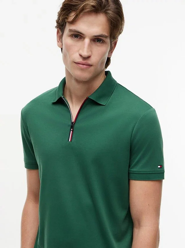Polo com fecho em algodão liso de corte regular Polo com fecho em algodão liso de corte regular