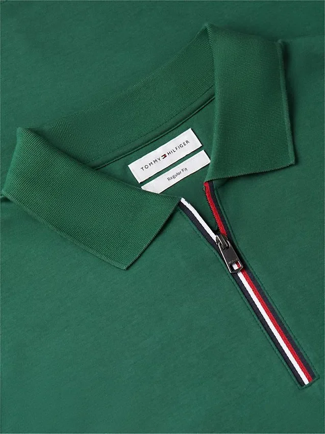 Polo com fecho em algodão liso de corte regular Polo com fecho em algodão liso de corte regular