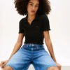 Polo com gola em folha de alface da Tommy Jeans Polo com gola em folha de alface da Tommy Jeans
