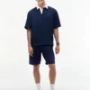 Polo com logótipo de bandeira nas costas e corte descontraído Polo com logótipo de bandeira nas costas e corte descontraído