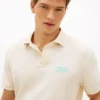 Polo com palmeira bordada e corte clássico Polo com palmeira bordada e corte clássico