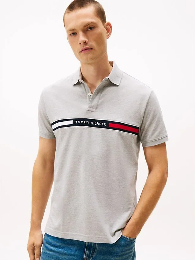 Polo com riscas bordadas e corte regular Polo com riscas bordadas e corte regular