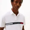 Polo com riscas bordadas e corte regular Polo com riscas bordadas e corte regular