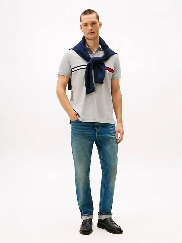 Polo com riscas bordadas e corte regular Polo com riscas bordadas e corte regular