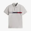 Polo com riscas bordadas e corte regular Polo com riscas bordadas e corte regular