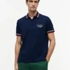 Polo de algodão liso com acabamento nas pontas, corte regular Polo de algodão liso com acabamento nas pontas, corte regular