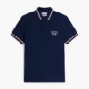 Polo de algodão liso com acabamento nas pontas, corte regular Polo de algodão liso com acabamento nas pontas, corte regular