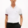 Polo de algodão liso com corte justo Polo de algodão liso com corte justo