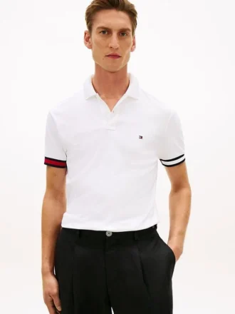 Polo de algodão liso com corte justo