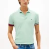 Polo de algodão liso com corte justo Polo de algodão liso com corte justo