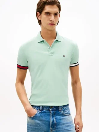 Polo de algodão liso com corte justo