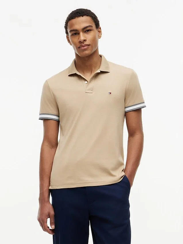 Polo de Algodão Liso com Corte Justo Polo de Algodão Liso com Corte Justo