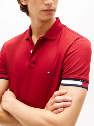 Polo de algodão liso com corte justo