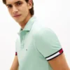 Polo de algodão liso com corte justo Polo de algodão liso com corte justo