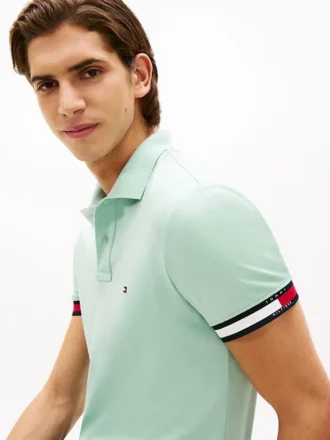 Polo de algodão liso com corte justo