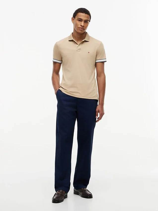 Polo de Algodão Liso com Corte Justo Polo de Algodão Liso com Corte Justo