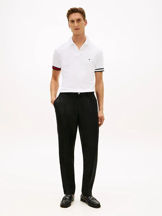 Polo de algodão liso com corte justo Polo de algodão liso com corte justo