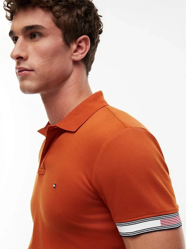 Polo de Algodão Liso com Corte Justo Polo de Algodão Liso com Corte Justo