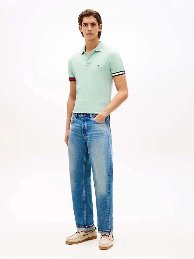 Polo de algodão liso com corte justo Polo de algodão liso com corte justo