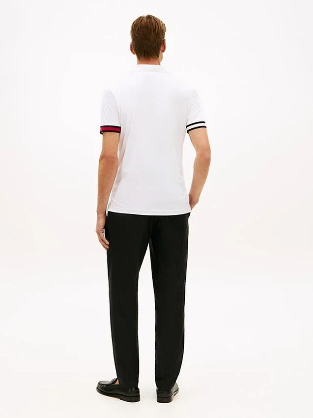 Polo de algodão liso com corte justo Polo de algodão liso com corte justo
