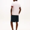 Polo de algodão liso com corte justo Polo de algodão liso com corte justo