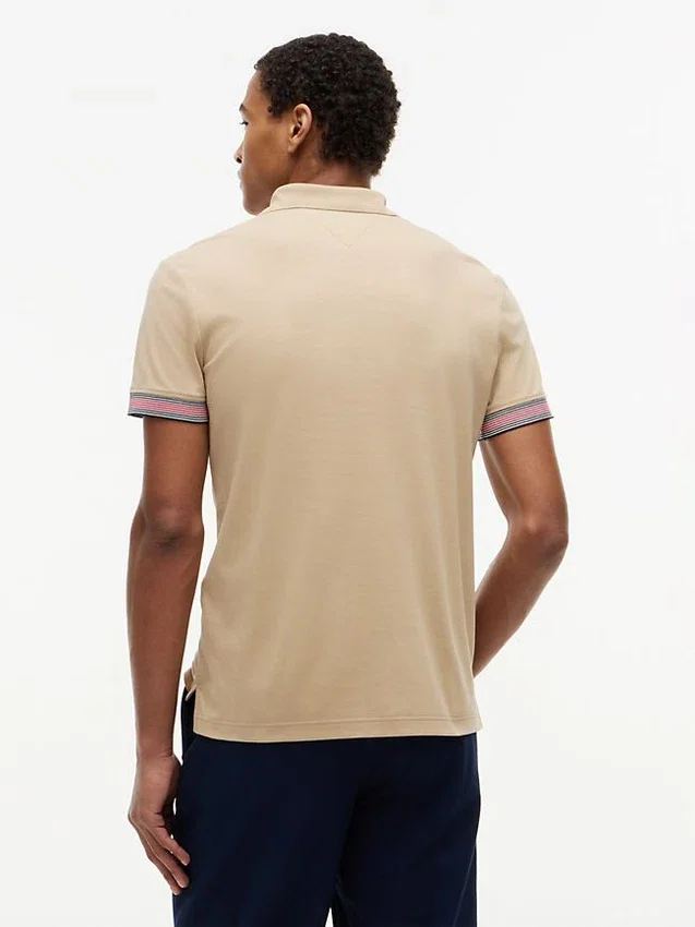 Polo de Algodão Liso com Corte Justo Polo de Algodão Liso com Corte Justo