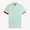 Polo de algodão liso com corte justo Polo de algodão liso com corte justo