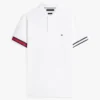 Polo de algodão liso com corte justo Polo de algodão liso com corte justo