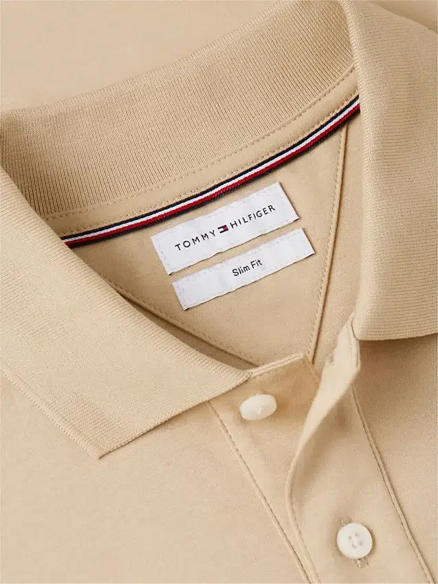 Polo de Algodão Liso com Corte Justo Polo de Algodão Liso com Corte Justo