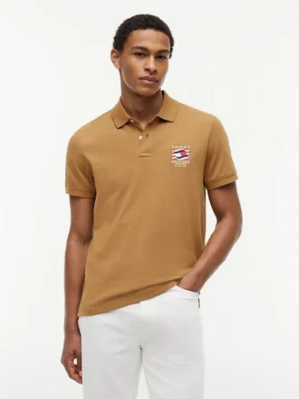 Polo de Algodão Suave com Bandeira Ondulada e Corte Regular