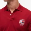 Polo de Algodão Suave com Bandeira Ondulada e Corte Regular Polo de Algodão Suave com Bandeira Ondulada e Corte Regular