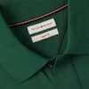 Polo de Algodão Suave com Bandeira Ondulada e Corte Regular Polo de Algodão Suave com Bandeira Ondulada e Corte Regular