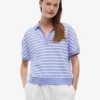 Polo de corte descontraído com riscas mescladas Polo de corte descontraído com riscas mescladas